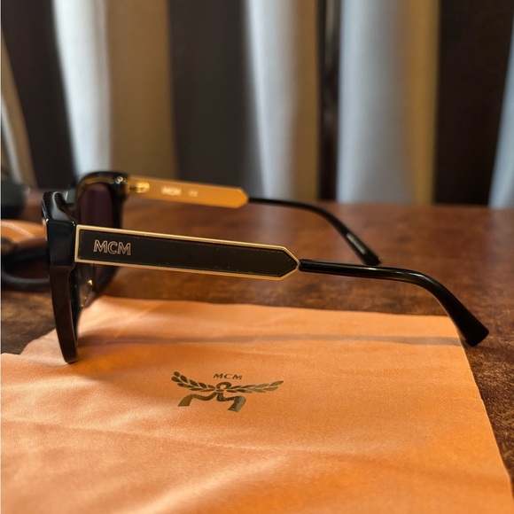 New MCM 658 San Sunglasses with crossbody case/pouch